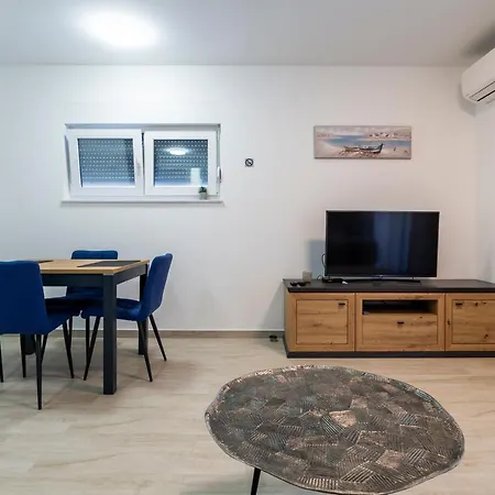 Anna Apartman *