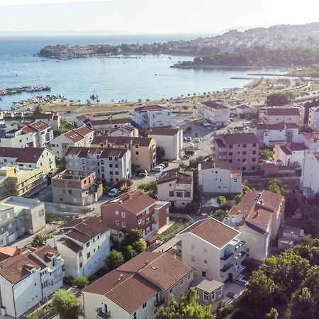 Anna Apartman *