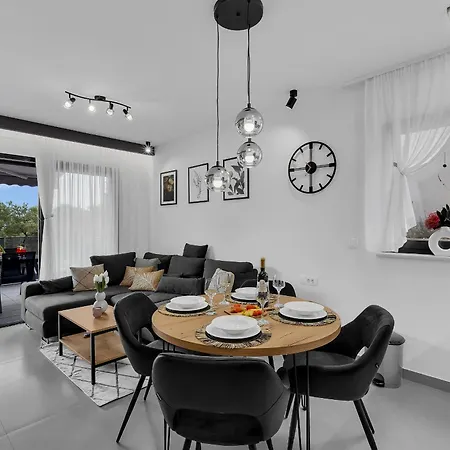 Anna Apartment